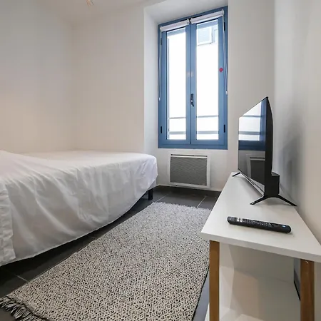 Joli 2 Pieces A La Frontiere De Monaco